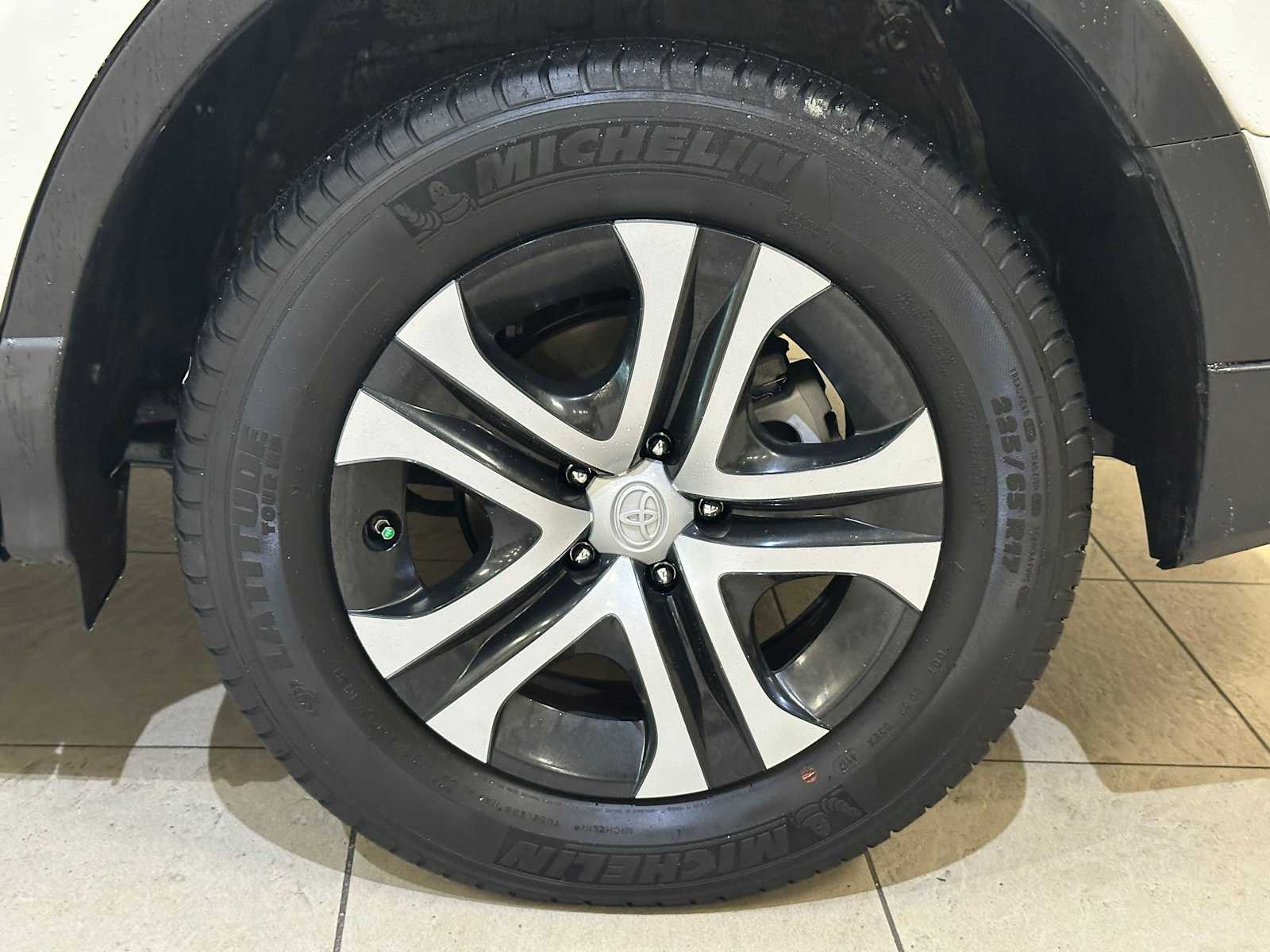 Thumbnail: 2018 Toyota RAV4 - 8