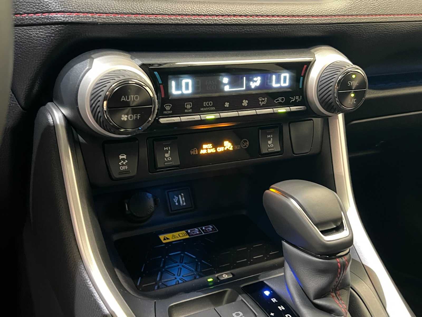 Thumbnail: 2025 Toyota RAV4 - 24