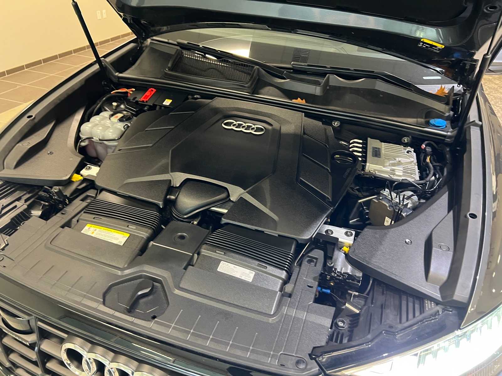 Thumbnail: 2020 Audi Q8 - 9