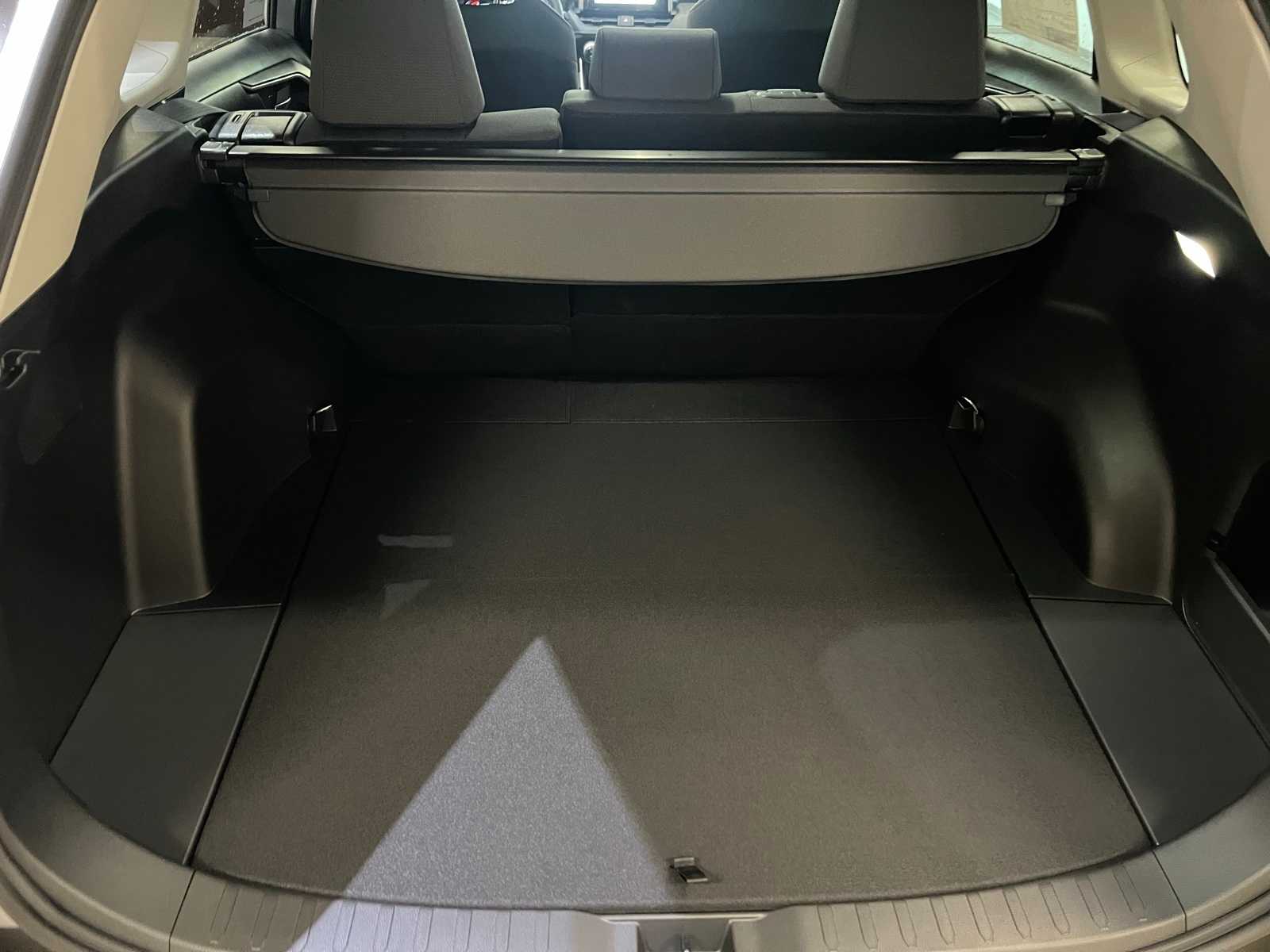 Thumbnail: 2025 Toyota RAV4 - 31