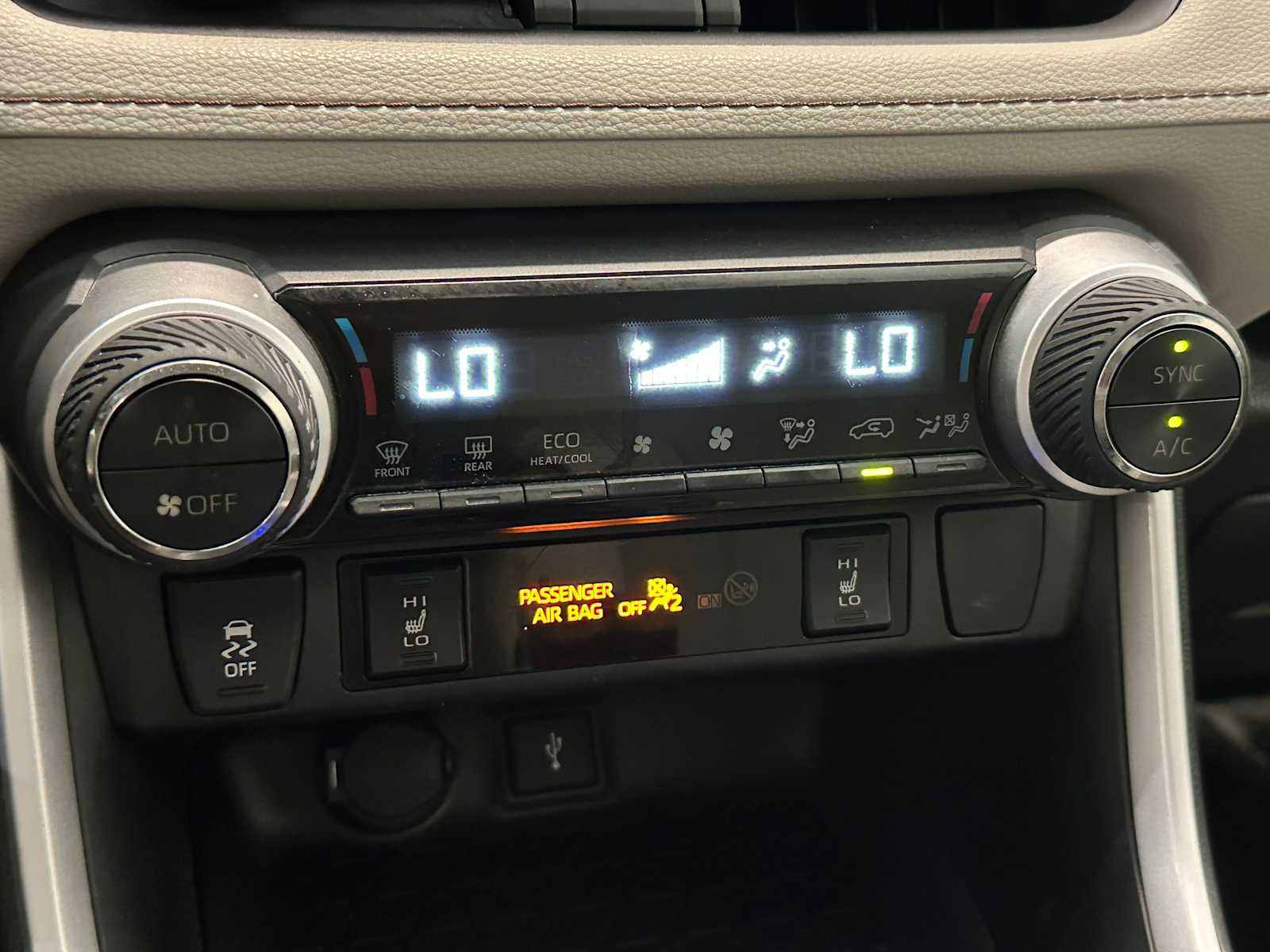Thumbnail: 2020 Toyota RAV4 - 14