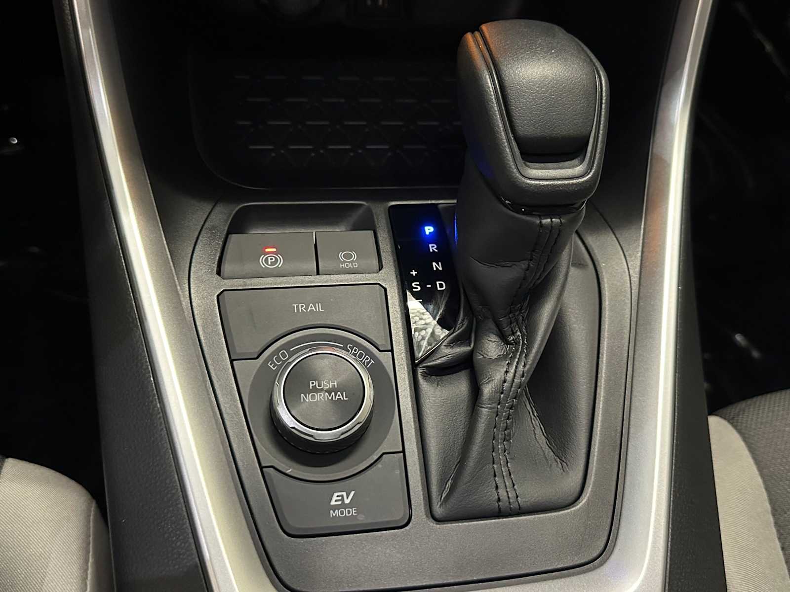 Thumbnail: 2025 Toyota RAV4 - 31