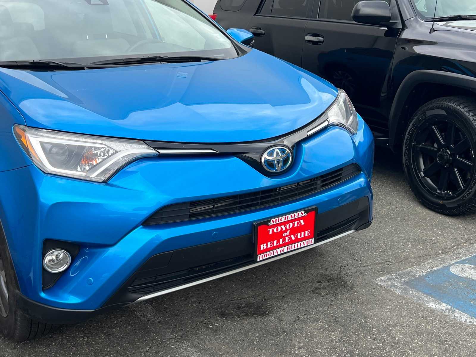 Thumbnail: 2017 Toyota RAV4 - 4