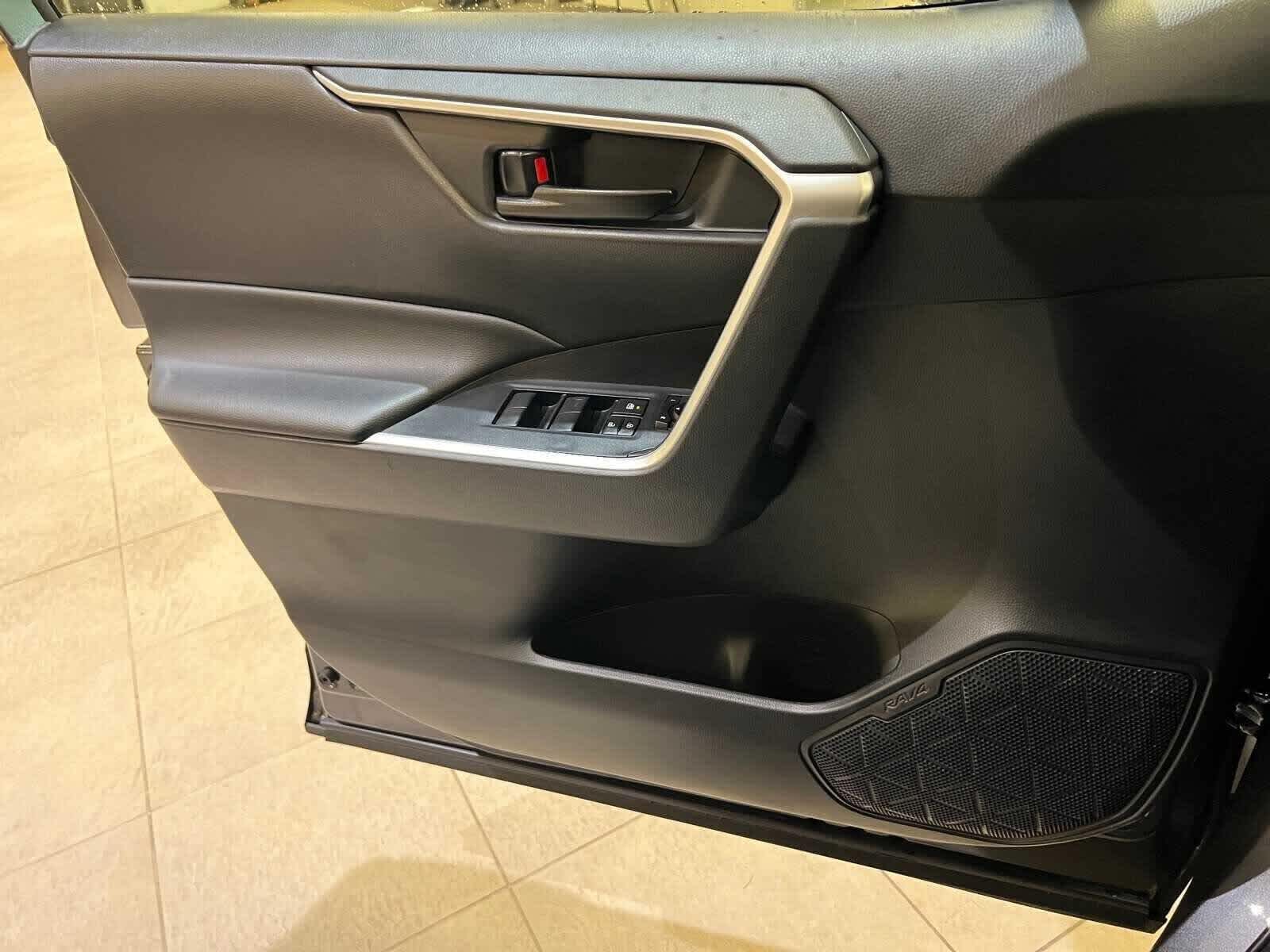 Thumbnail: 2023 Toyota RAV4 - 17