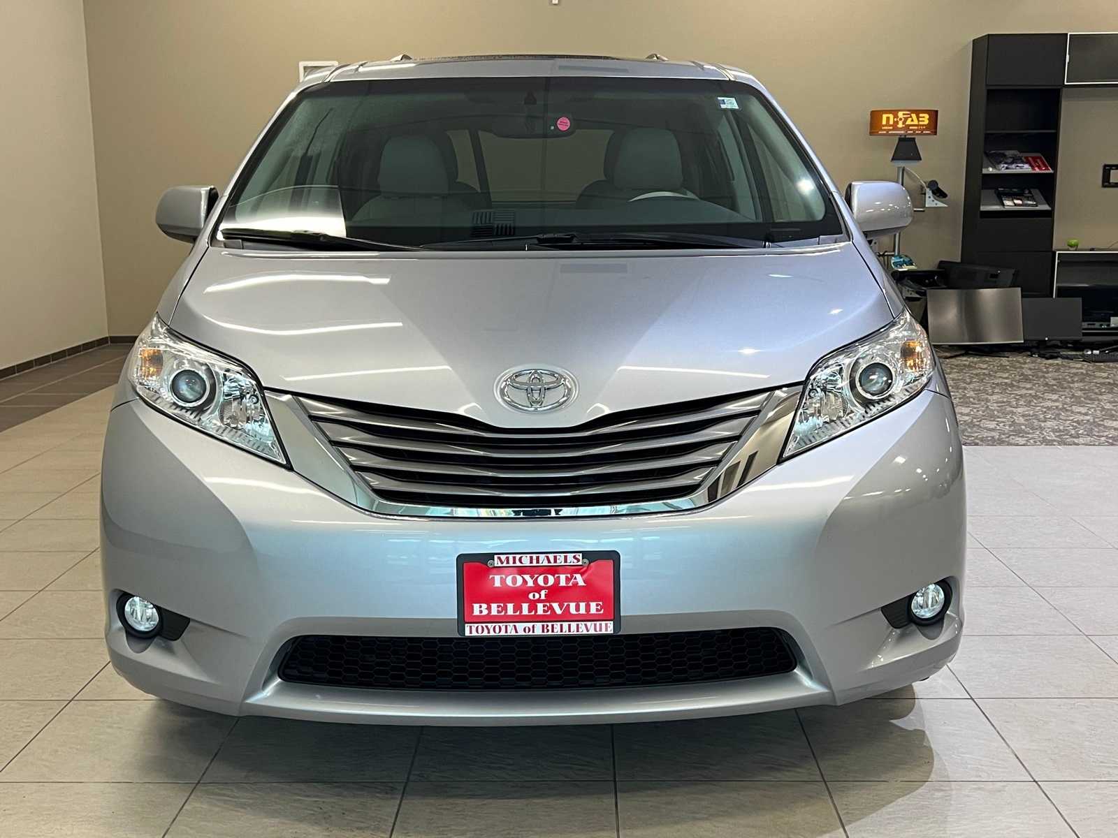 Thumbnail: 2014 Toyota Sienna - 8