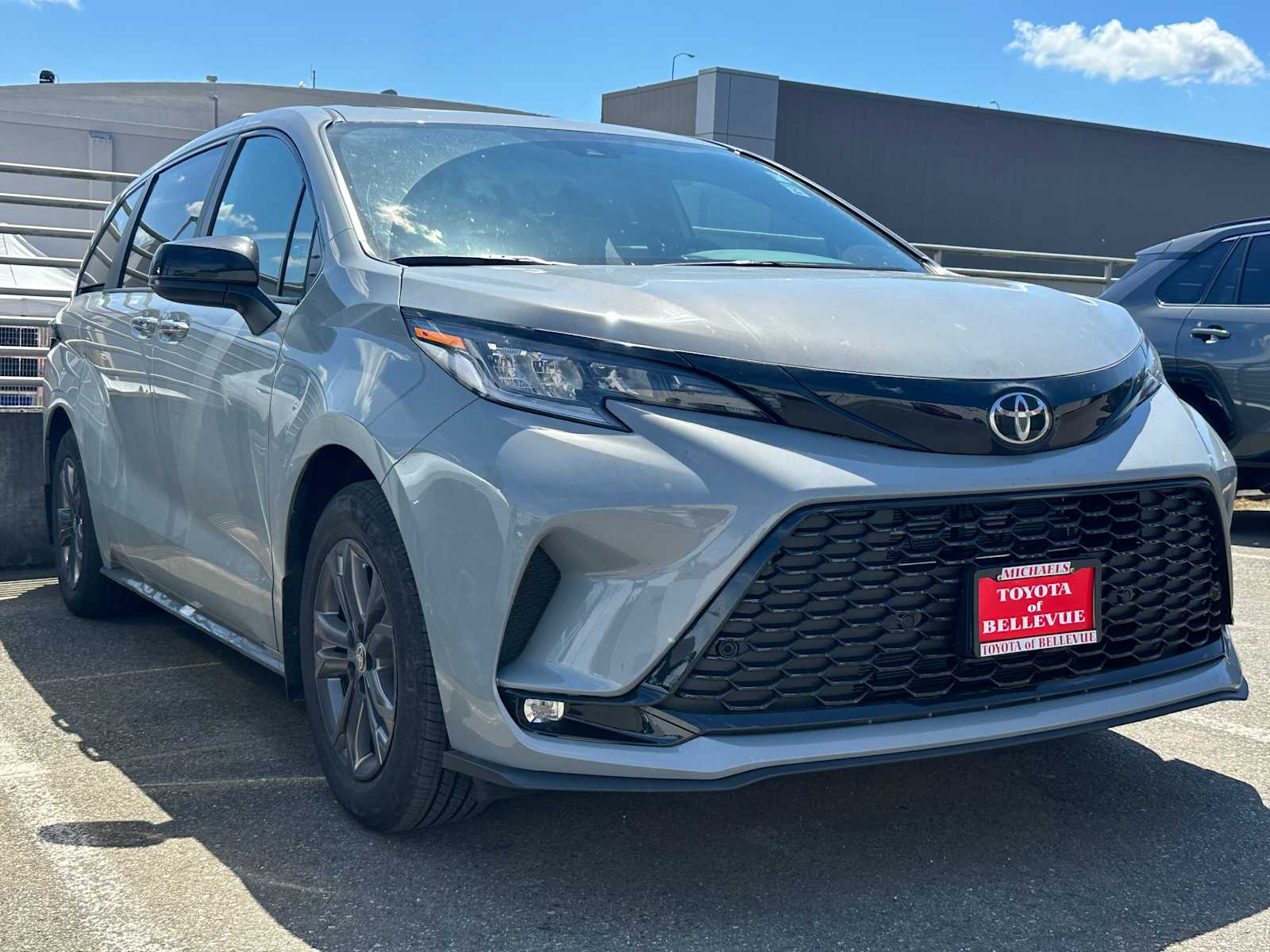 Thumbnail: 2026 Toyota Sienna - 3