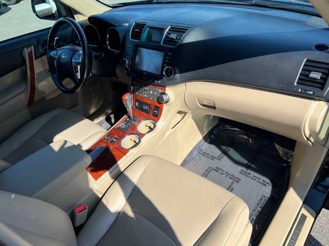 Thumbnail: 2011 Toyota Highlander - 15