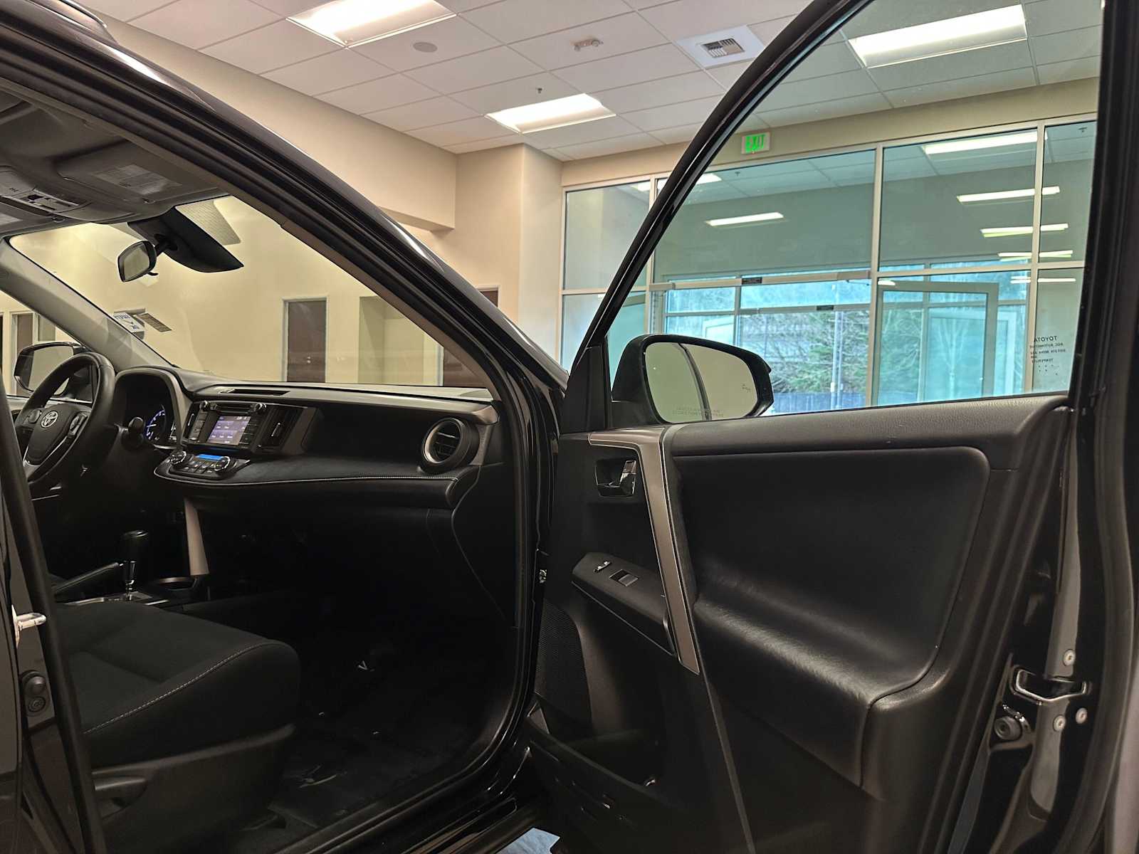 Thumbnail: 2017 Toyota RAV4 - 27