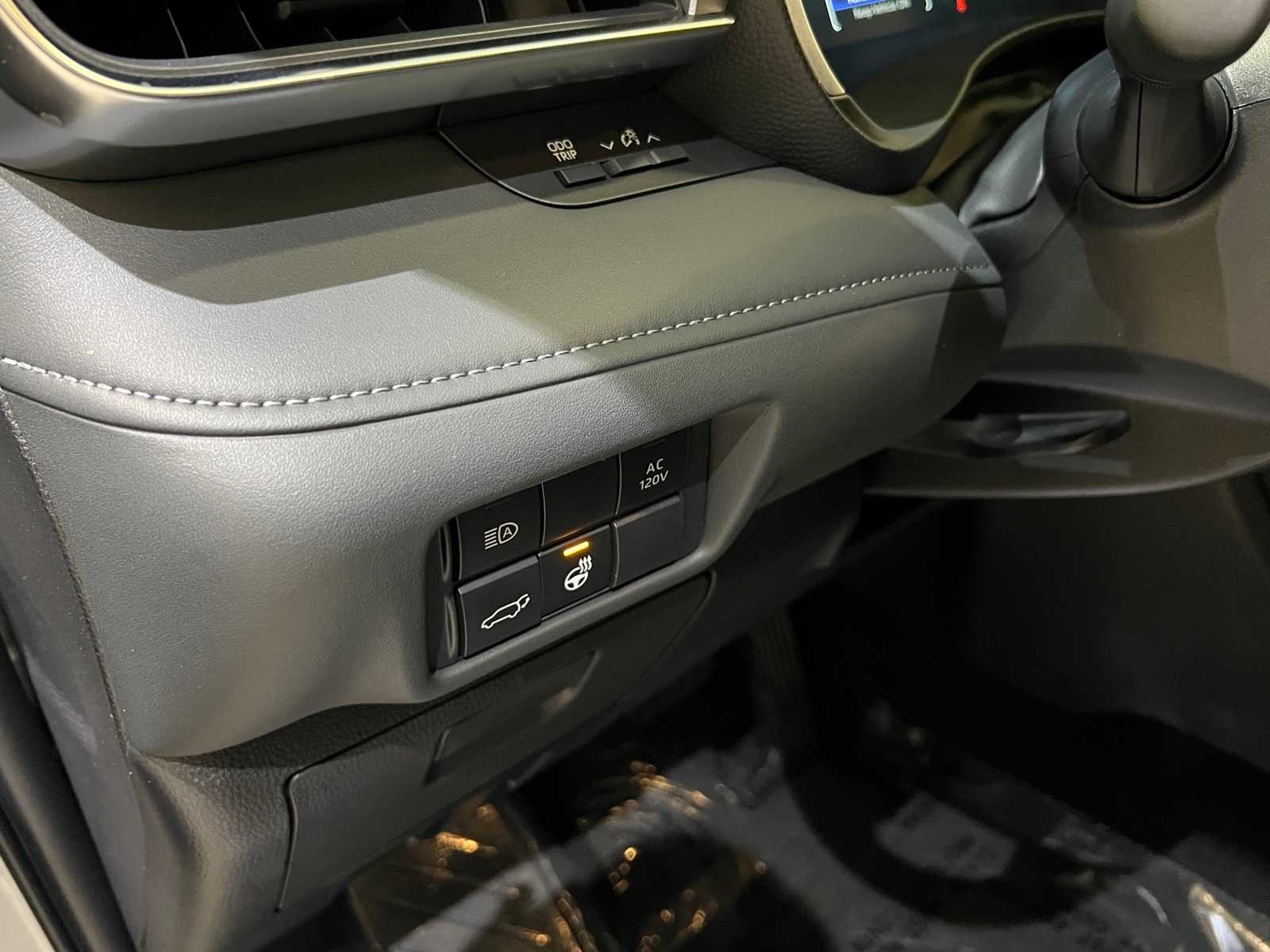 Thumbnail: 2025 Toyota Highlander - 16