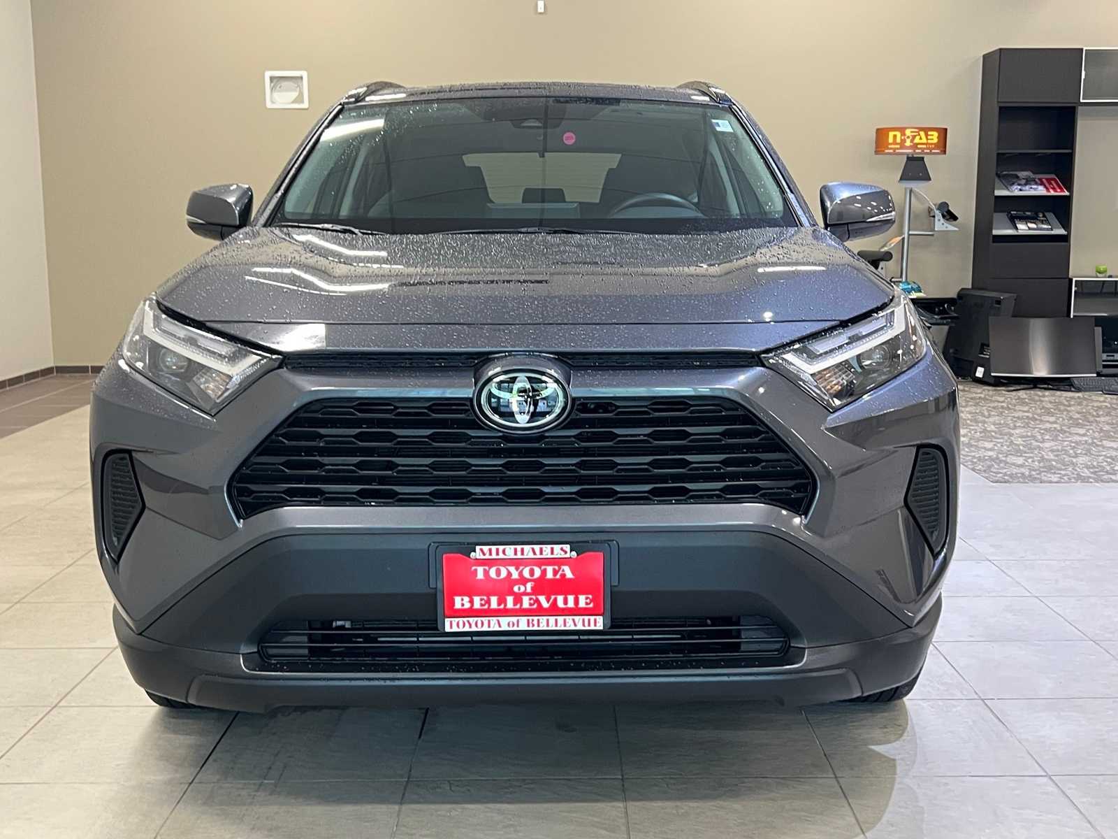 Thumbnail: 2022 Toyota RAV4 - 8