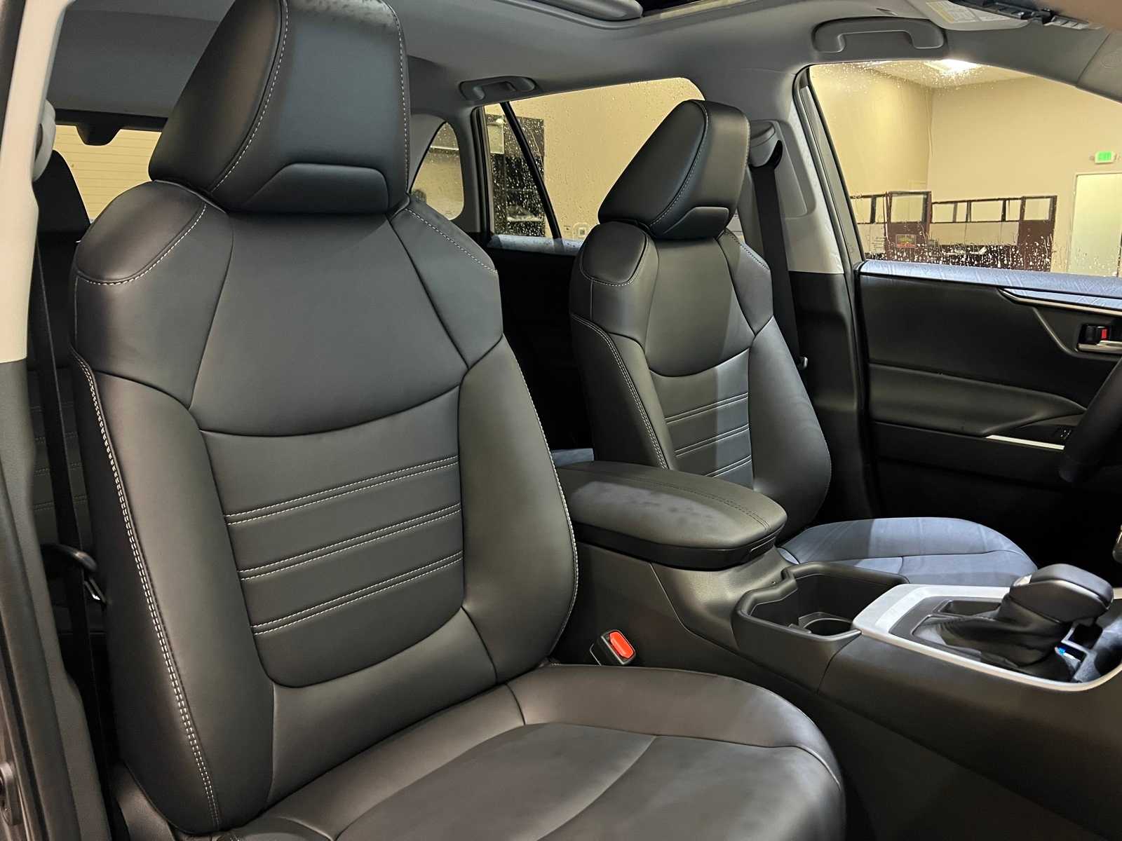 Thumbnail: 2025 Toyota RAV4 - 14