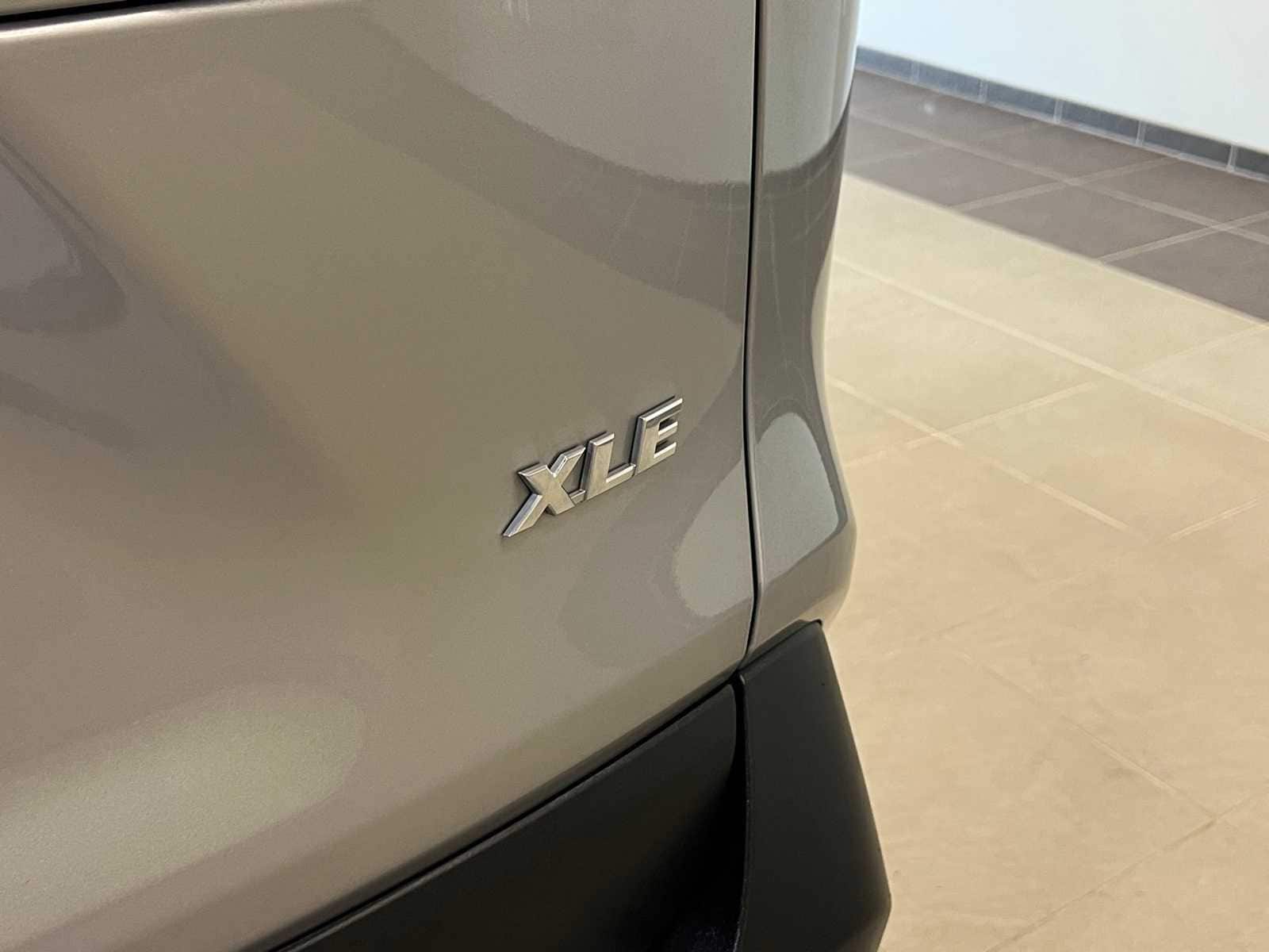 Thumbnail: 2021 Toyota RAV4 - 6