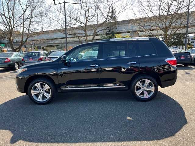 Thumbnail: 2011 Toyota Highlander - 3