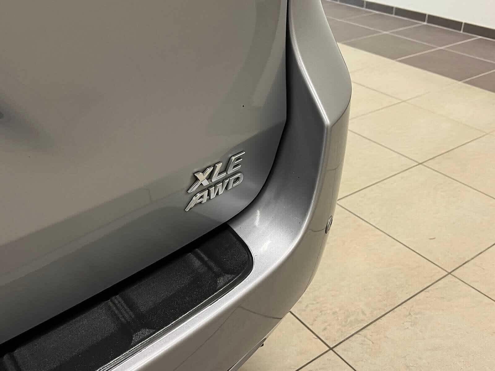 Thumbnail: 2014 Toyota Sienna - 6