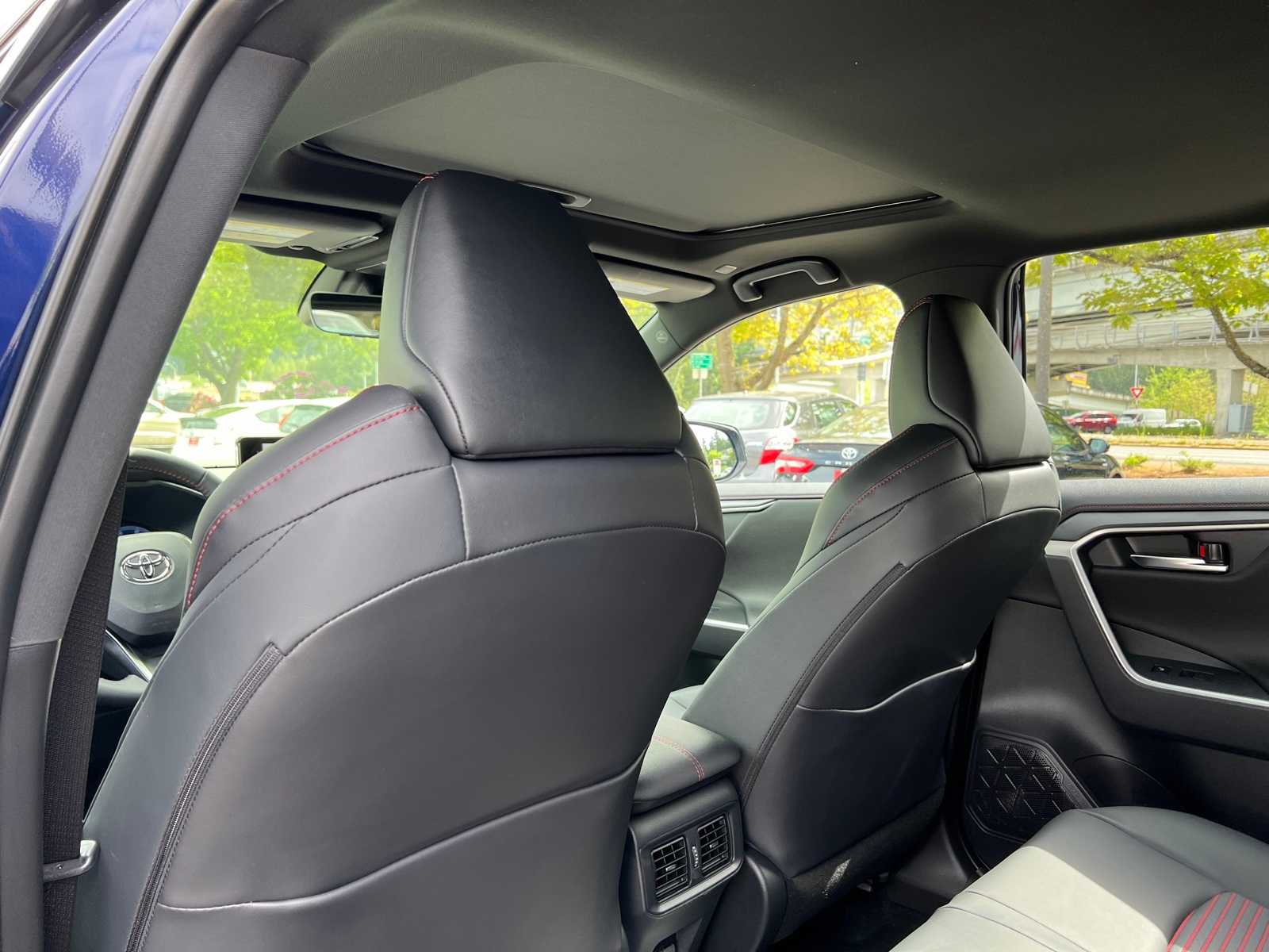 2025 Toyota RAV4 XSE 12