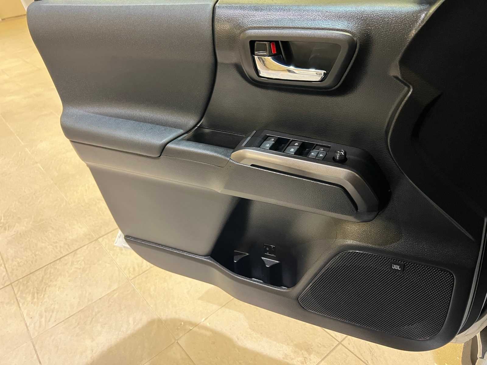 Thumbnail: 2020 Toyota Tacoma - 18