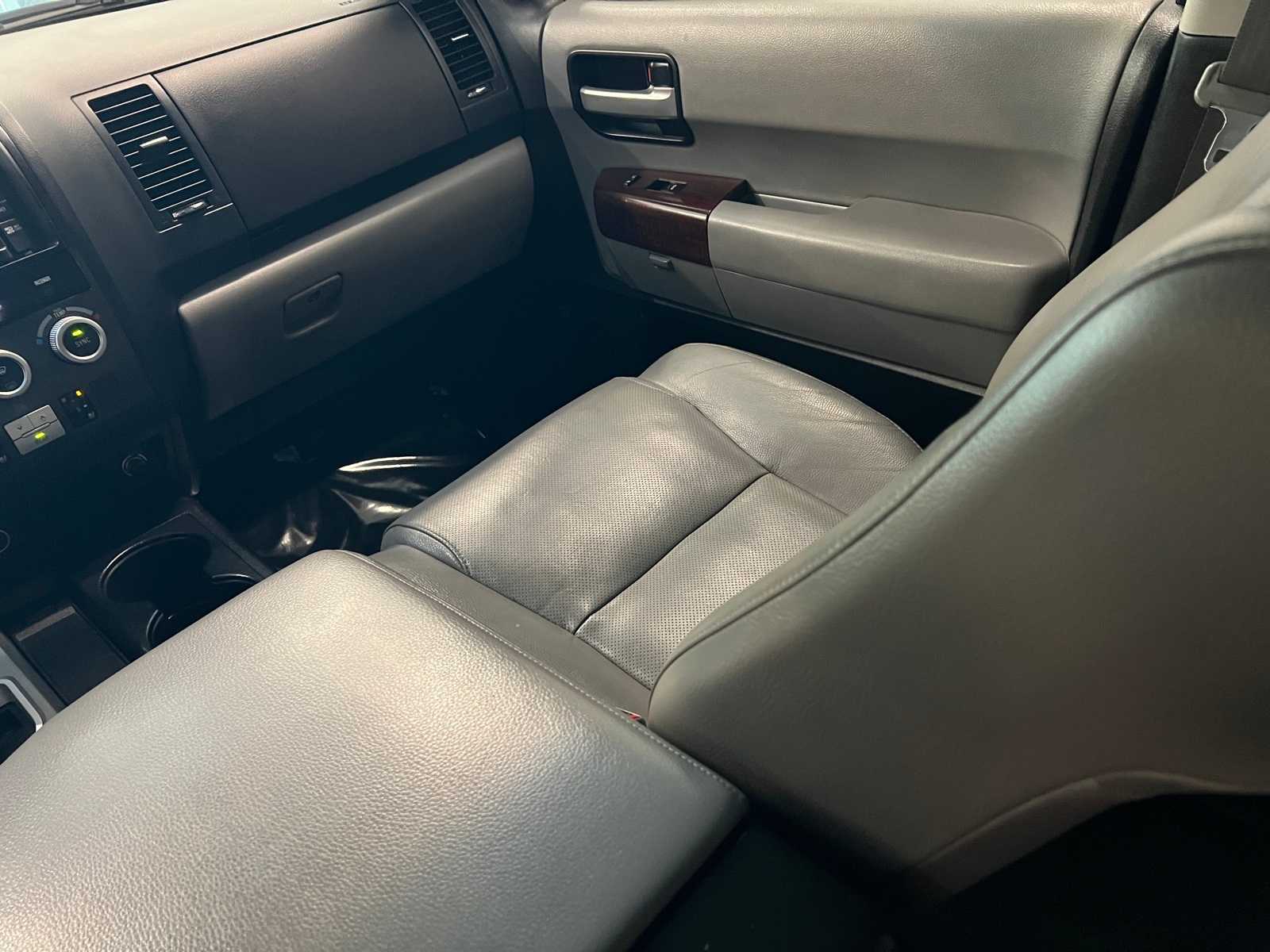Thumbnail: 2014 Toyota Sequoia - 11