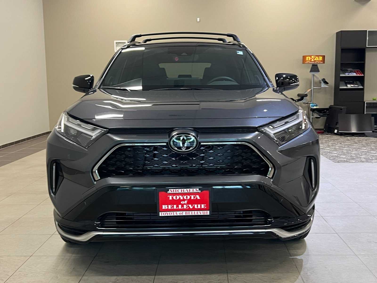 Thumbnail: 2025 Toyota RAV4 - 8