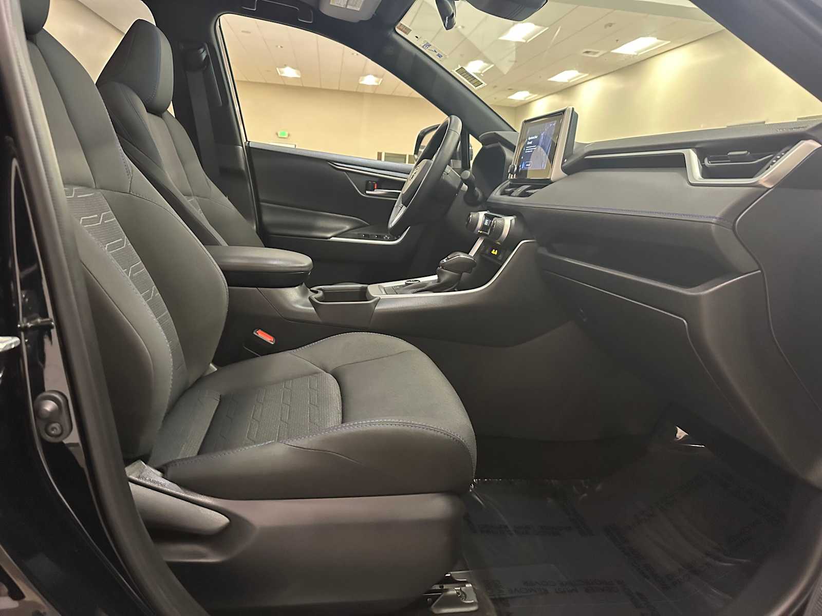 Thumbnail: 2024 Toyota RAV4 - 29