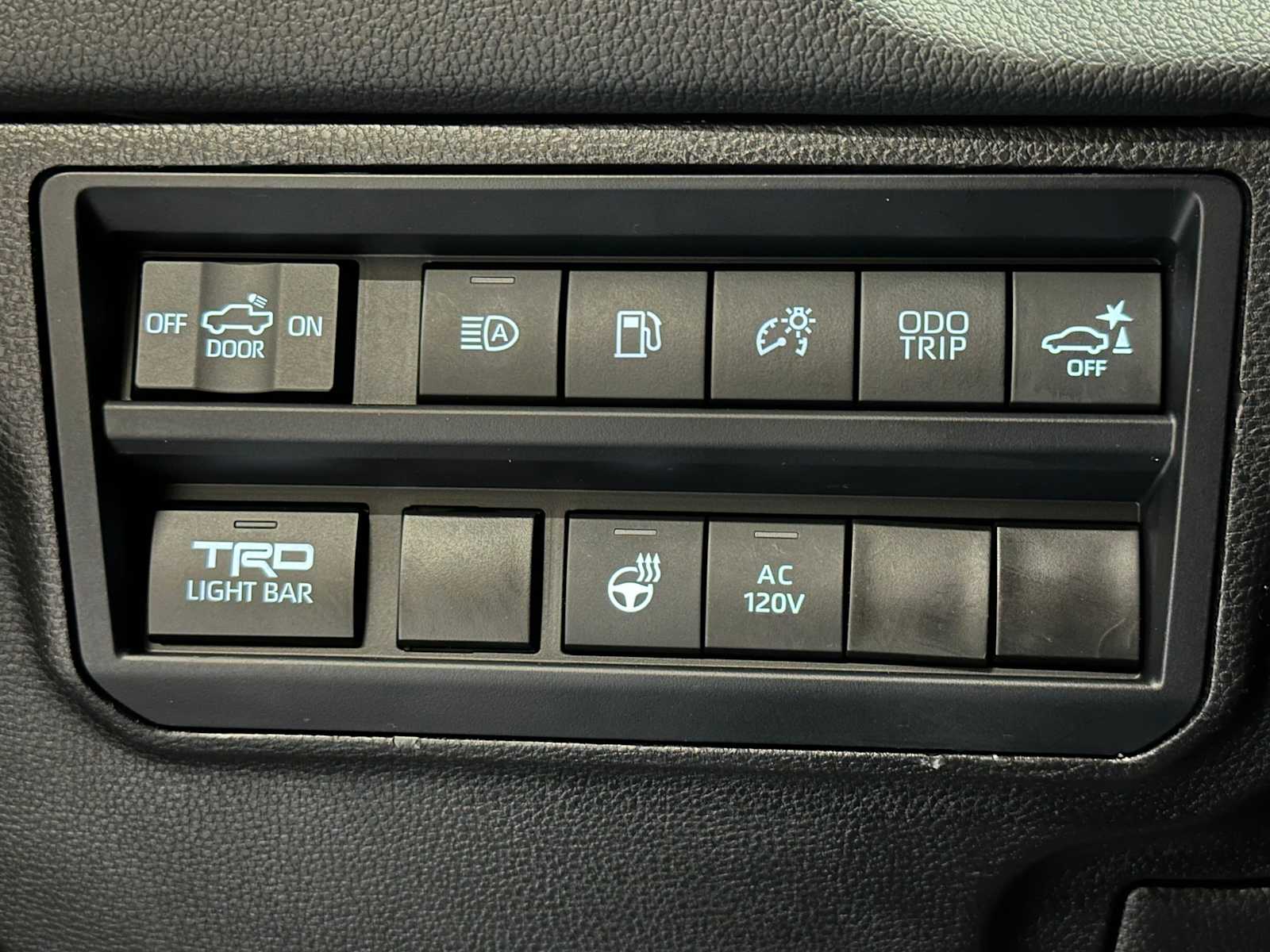 Thumbnail: 2025 Toyota Tundra - 18