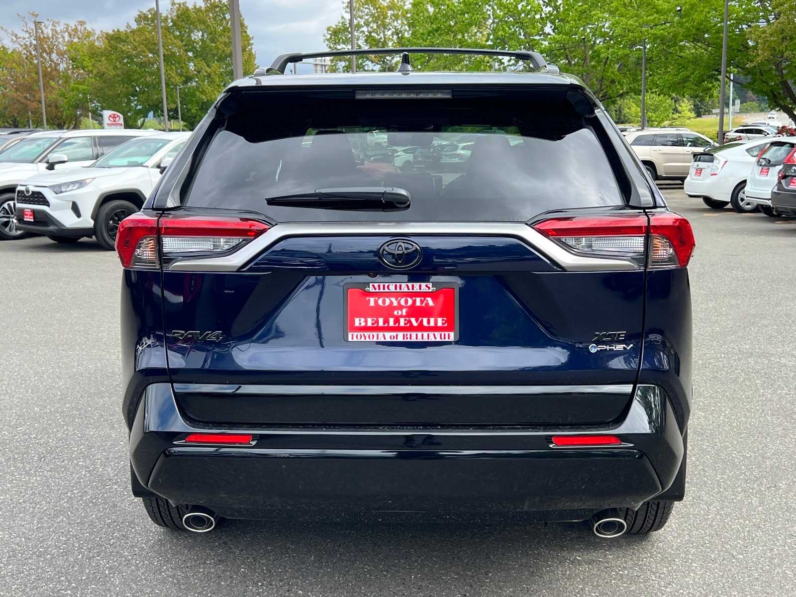 2025 Toyota RAV4 XSE 5