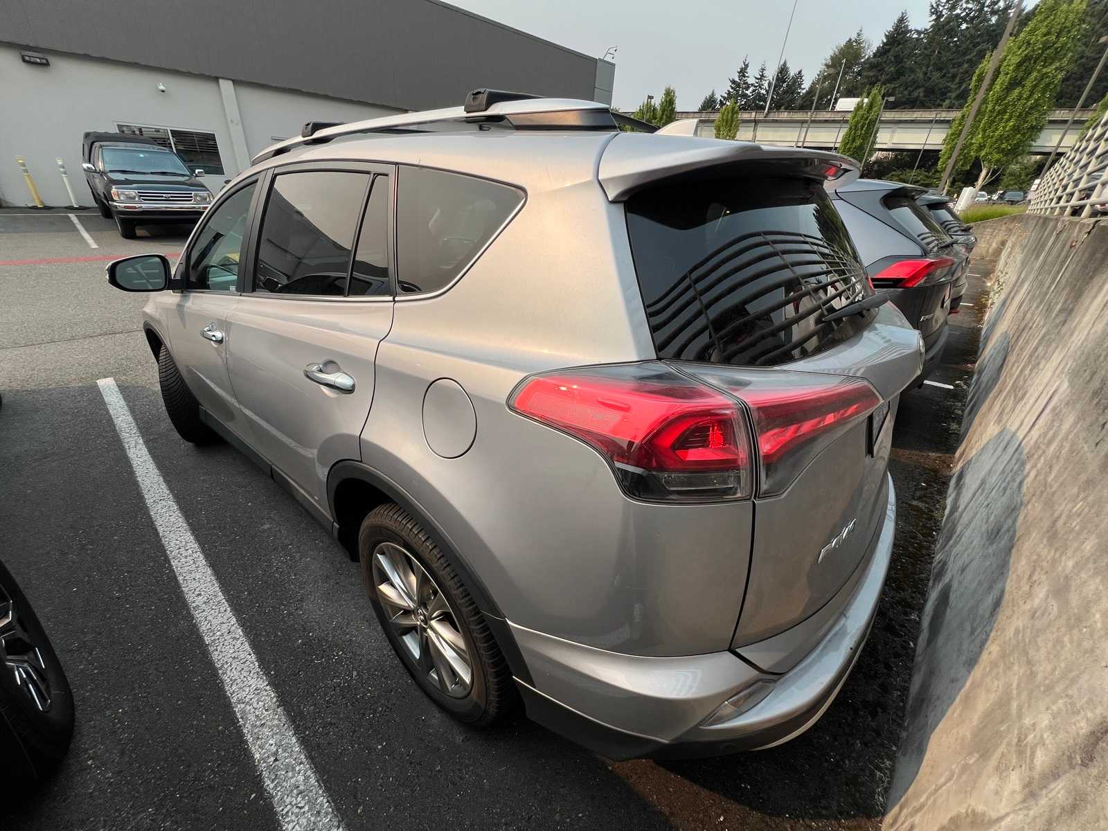 Thumbnail: 2016 Toyota RAV4 - 8