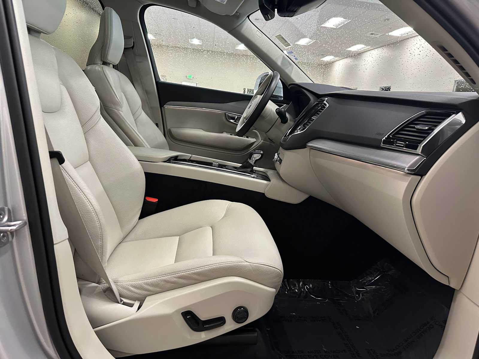 Thumbnail: 2022 Volvo XC90 - 29