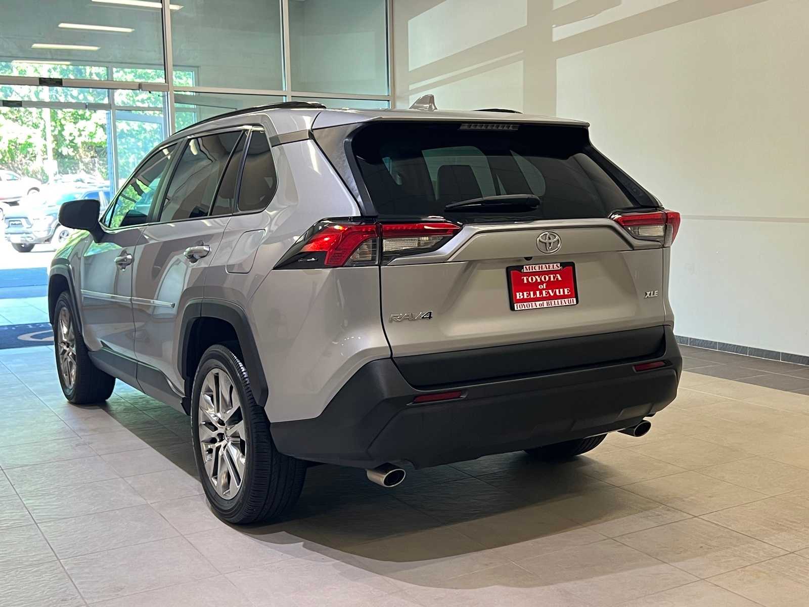 Thumbnail: 2021 Toyota RAV4 - 4
