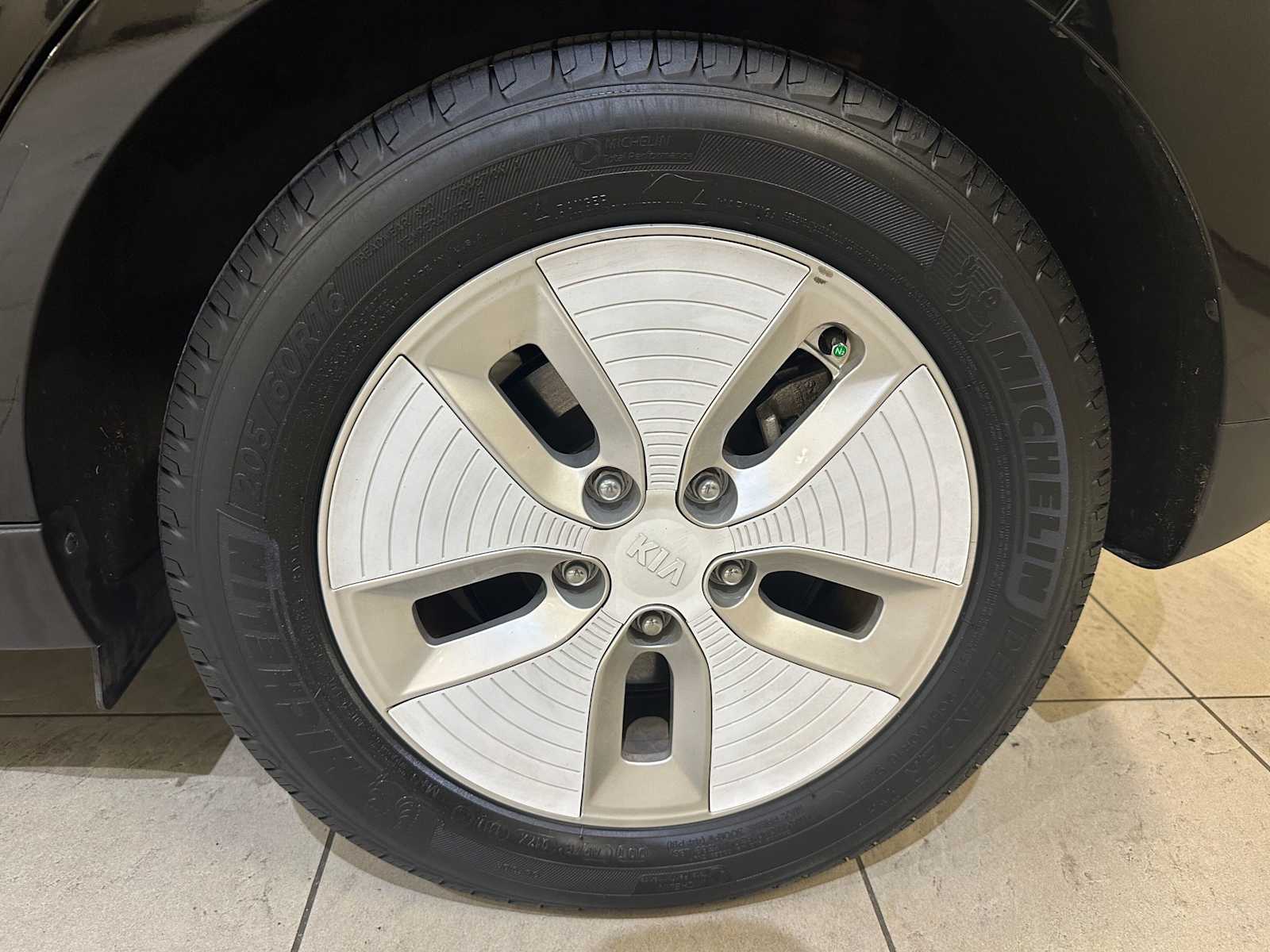 Thumbnail: 2016 Kia Soul EV - 8