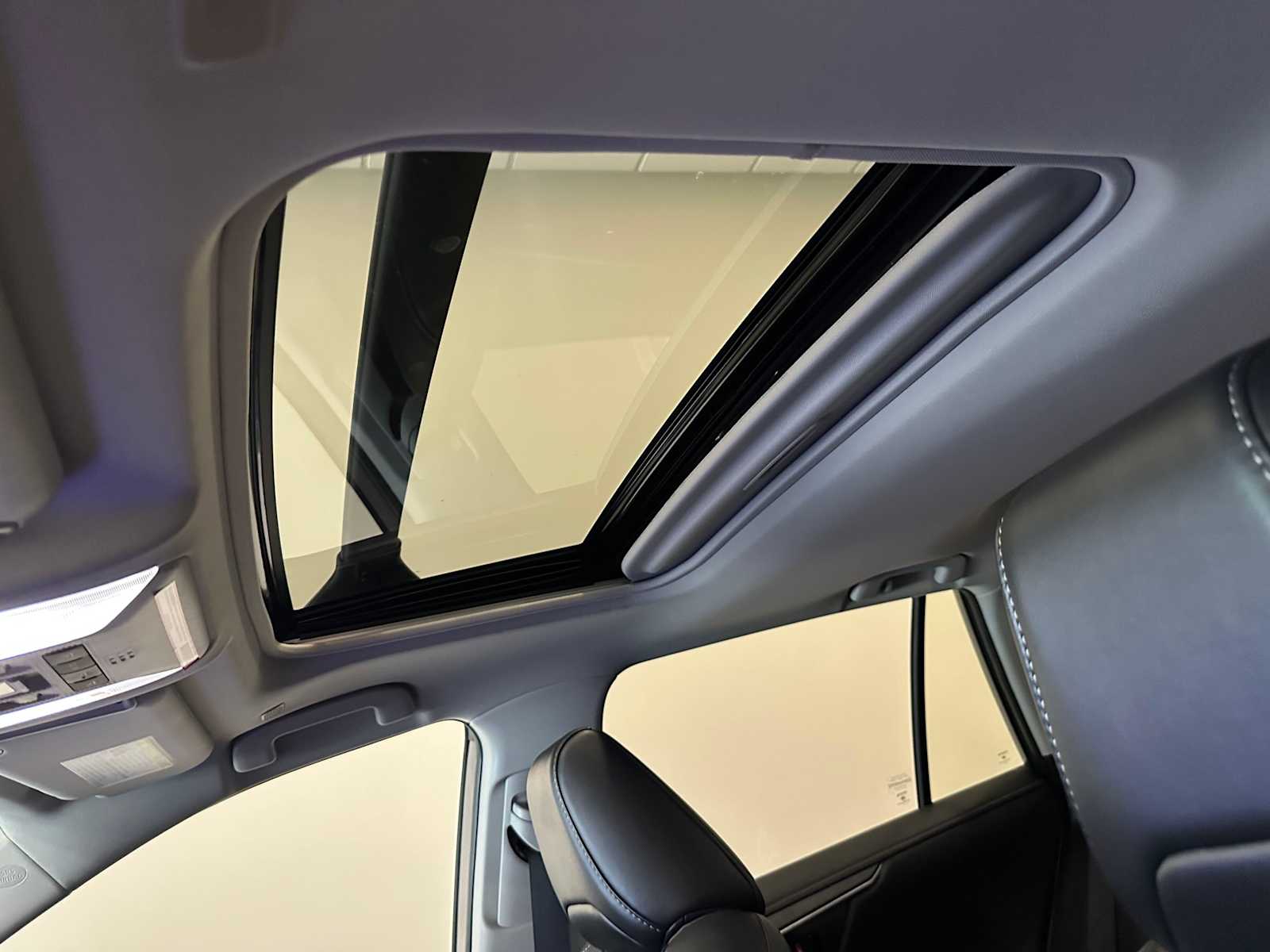 Thumbnail: 2023 Toyota RAV4 - 20