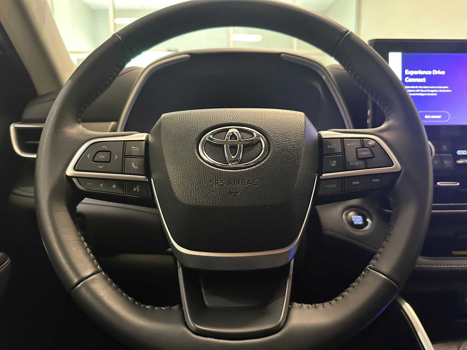 Thumbnail: 2023 Toyota Highlander - 13