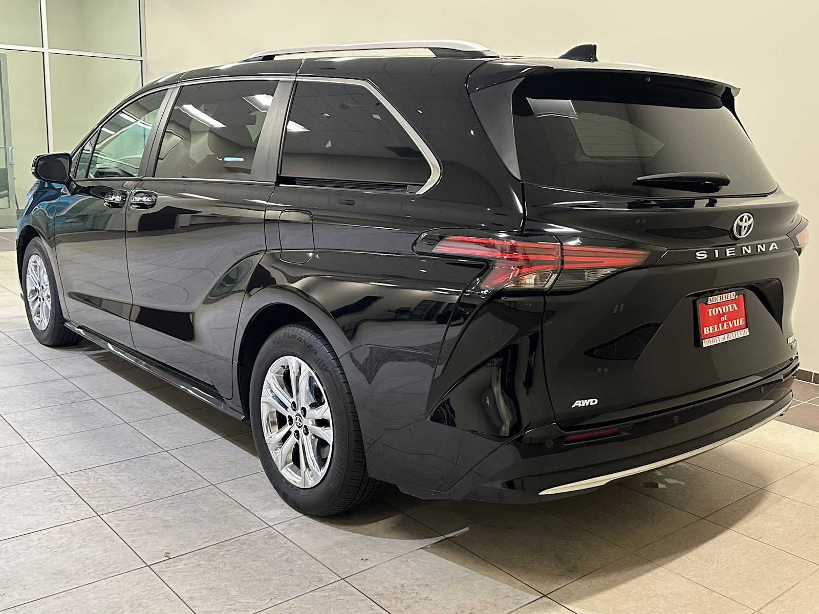 Thumbnail: 2022 Toyota Sienna - 4