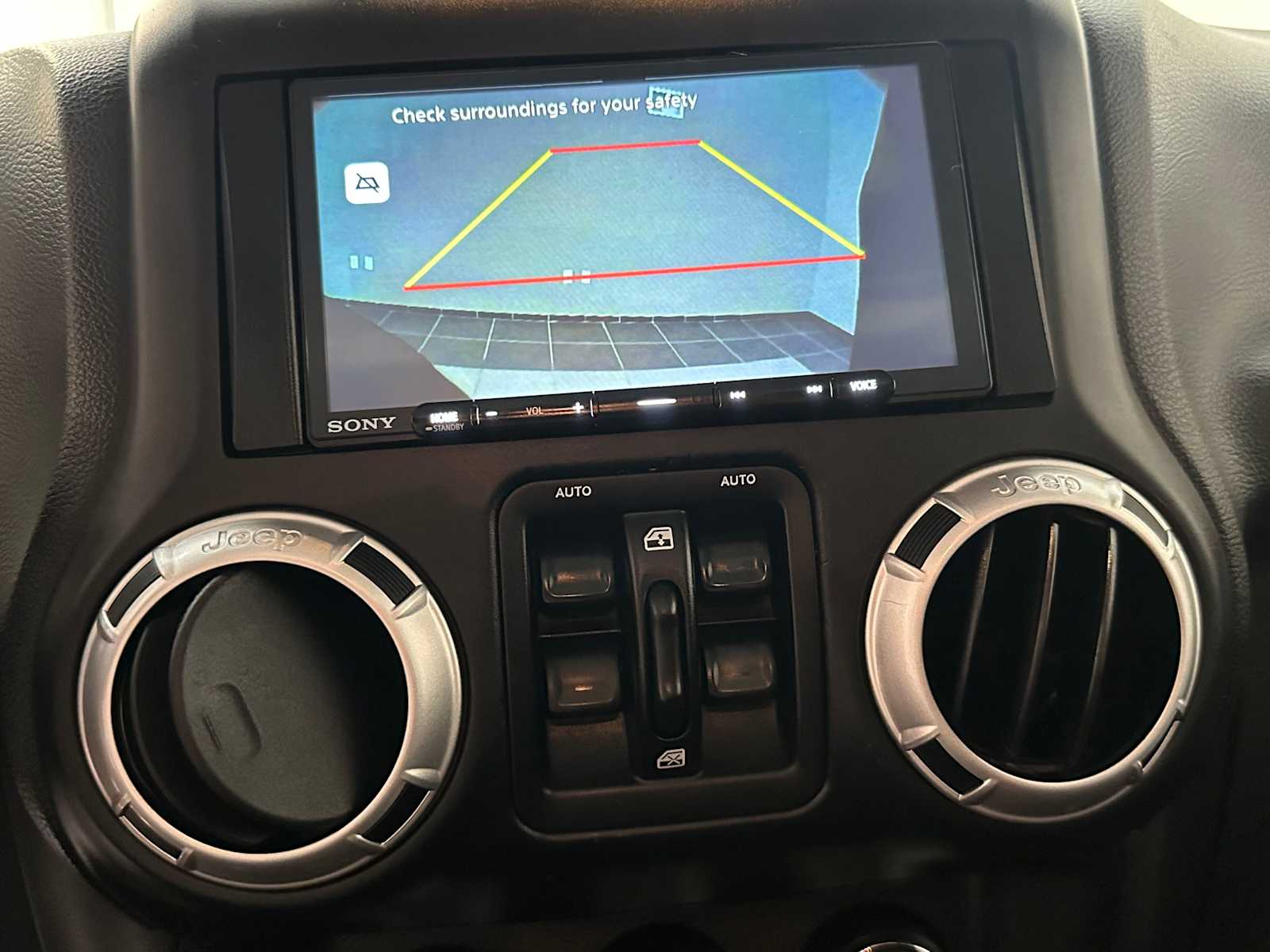 Thumbnail: 2013 Jeep Wrangler - 11