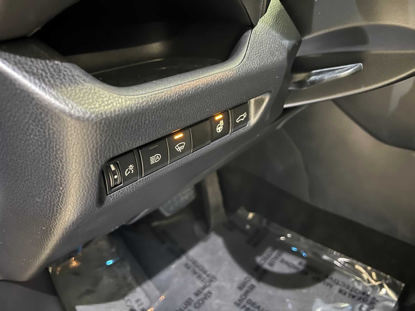 Thumbnail: 2020 Toyota RAV4 - 16