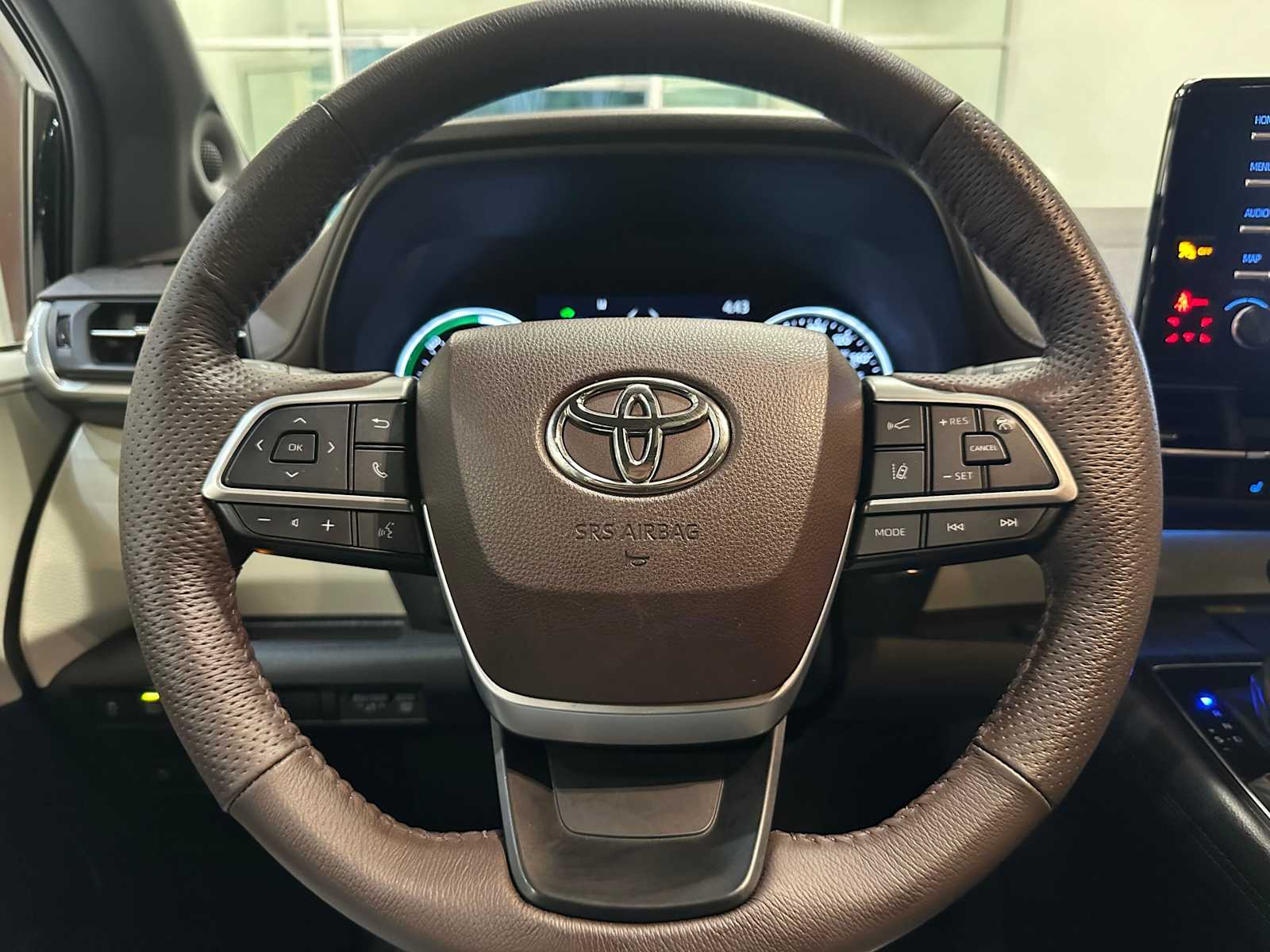 Thumbnail: 2022 Toyota Sienna - 12