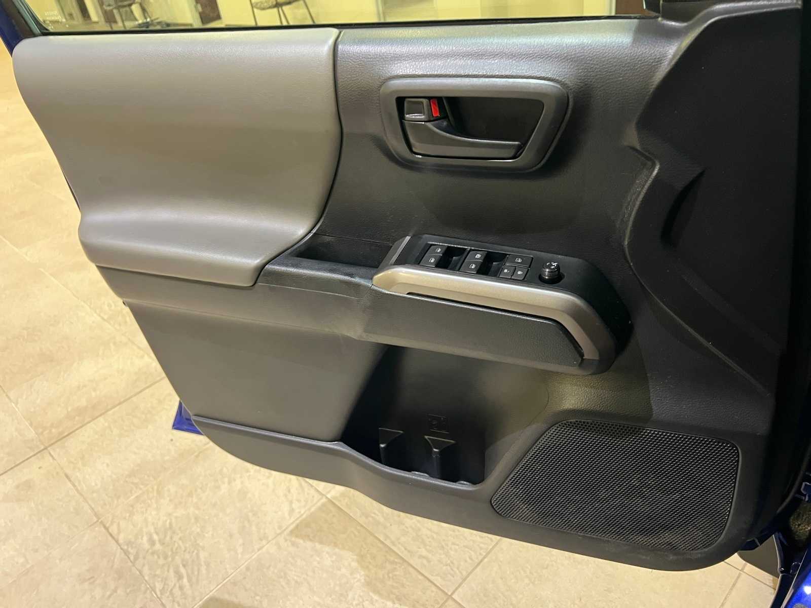 Thumbnail: 2022 Toyota Tacoma - 17