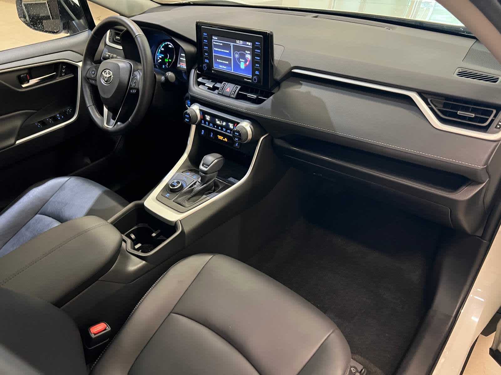 Thumbnail: 2022 Toyota RAV4 - 11