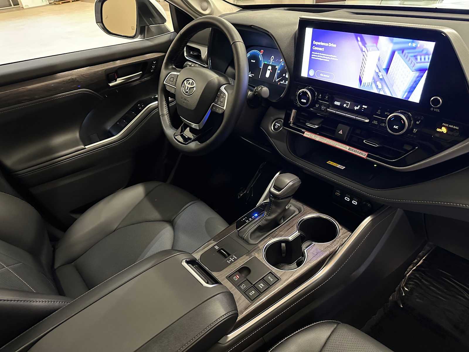 Thumbnail: 2025 Toyota Highlander - 30