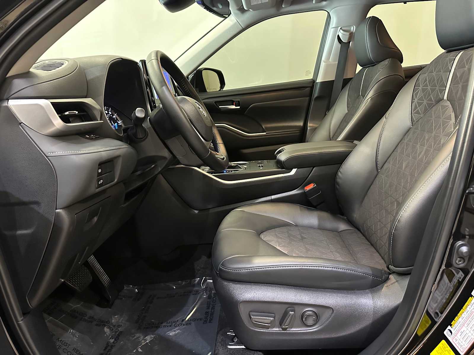 Thumbnail: 2024 Toyota Highlander - 20