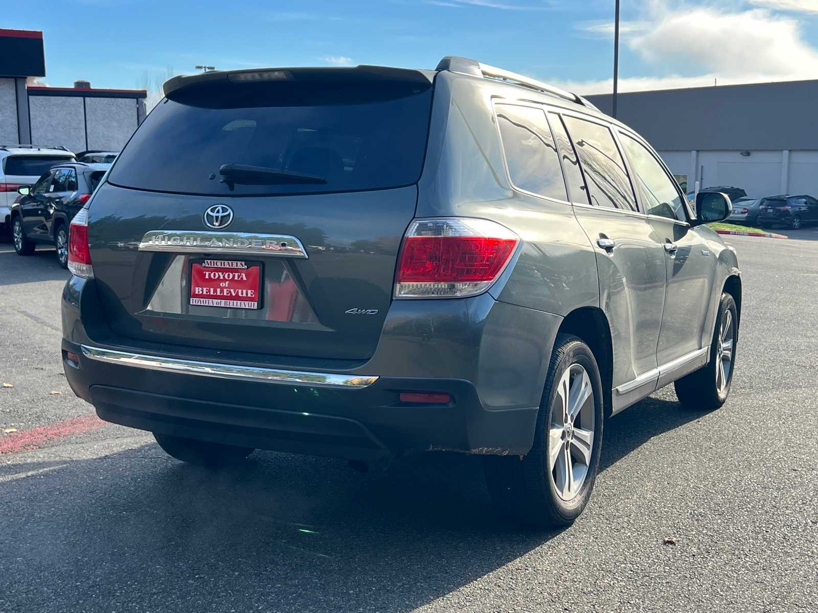 Thumbnail: 2013 Toyota Highlander - 9