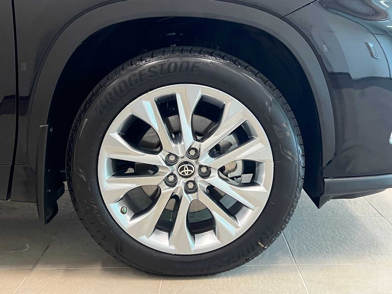 Thumbnail: 2022 Toyota Highlander - 7