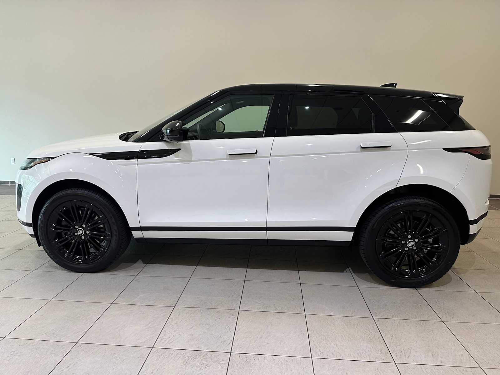 Thumbnail: 2025 Land Rover Range Rover Evoque - 3