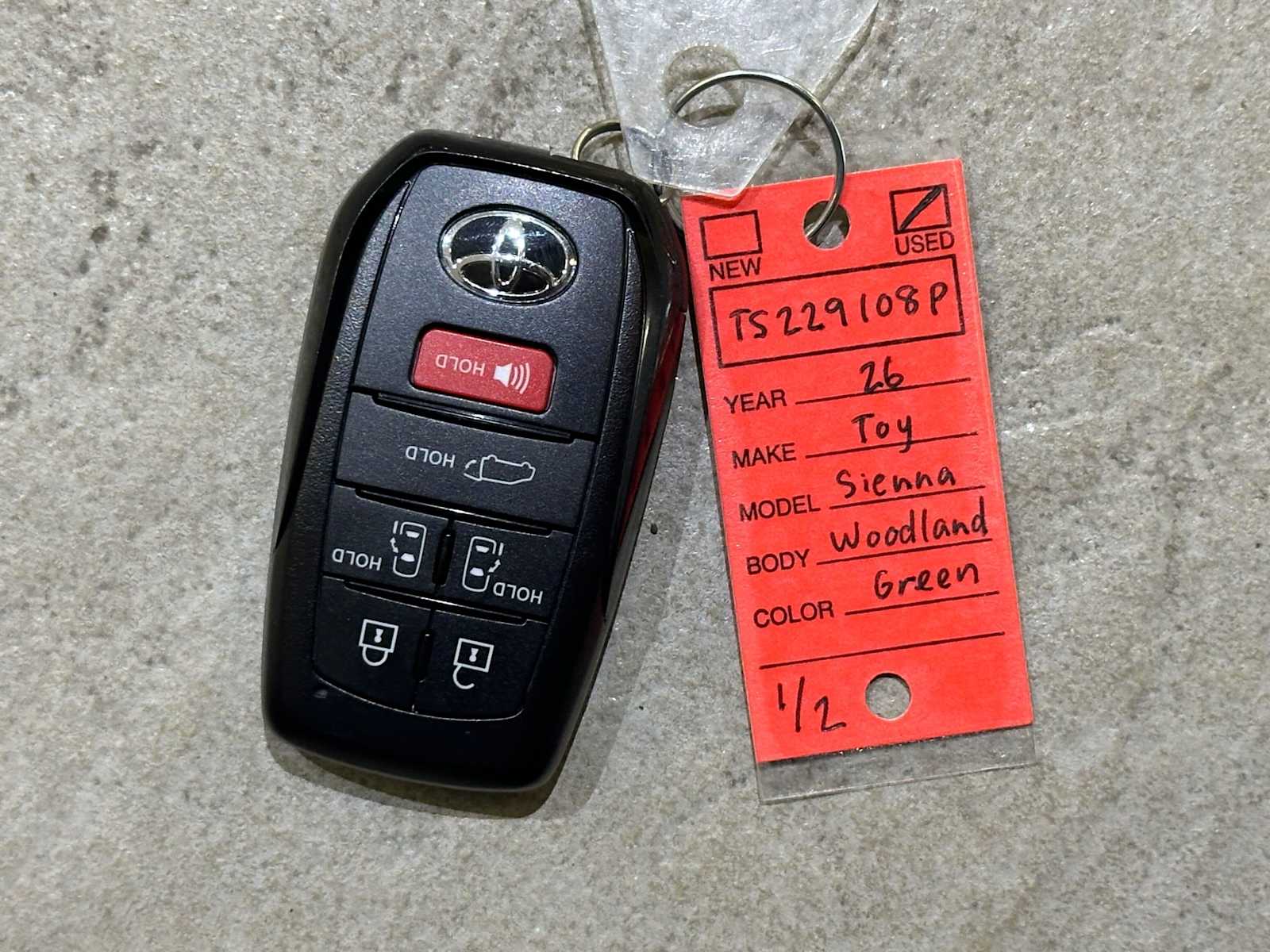 Thumbnail: 2026 Toyota Sienna - 32