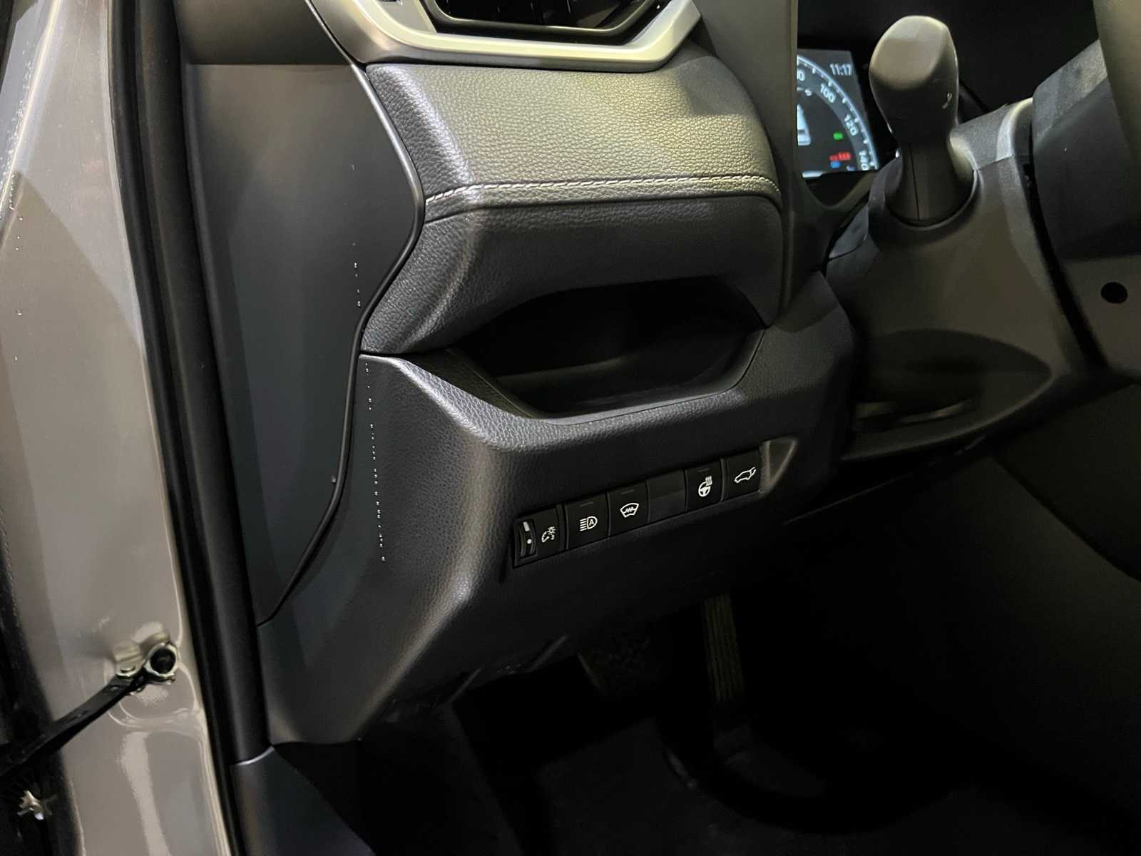 Thumbnail: 2025 Toyota RAV4 - 16