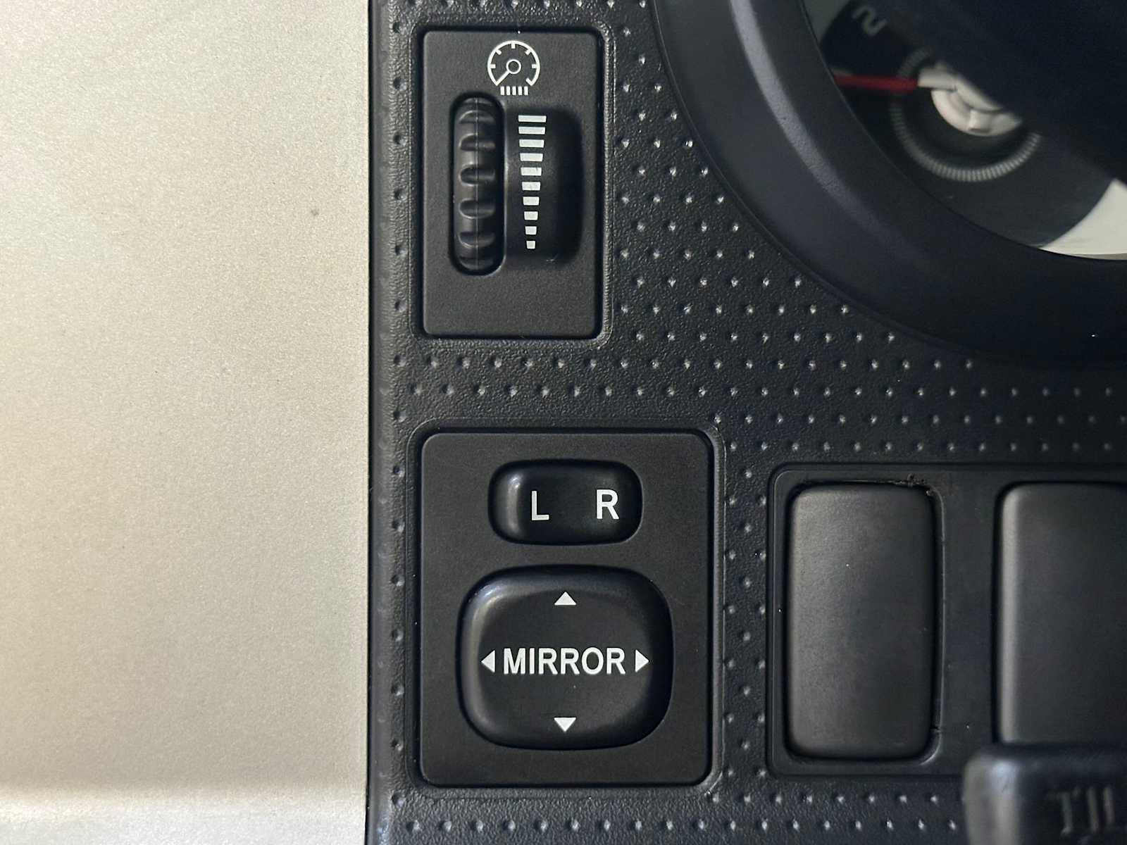 Thumbnail: 2008 Toyota FJ Cruiser - 16