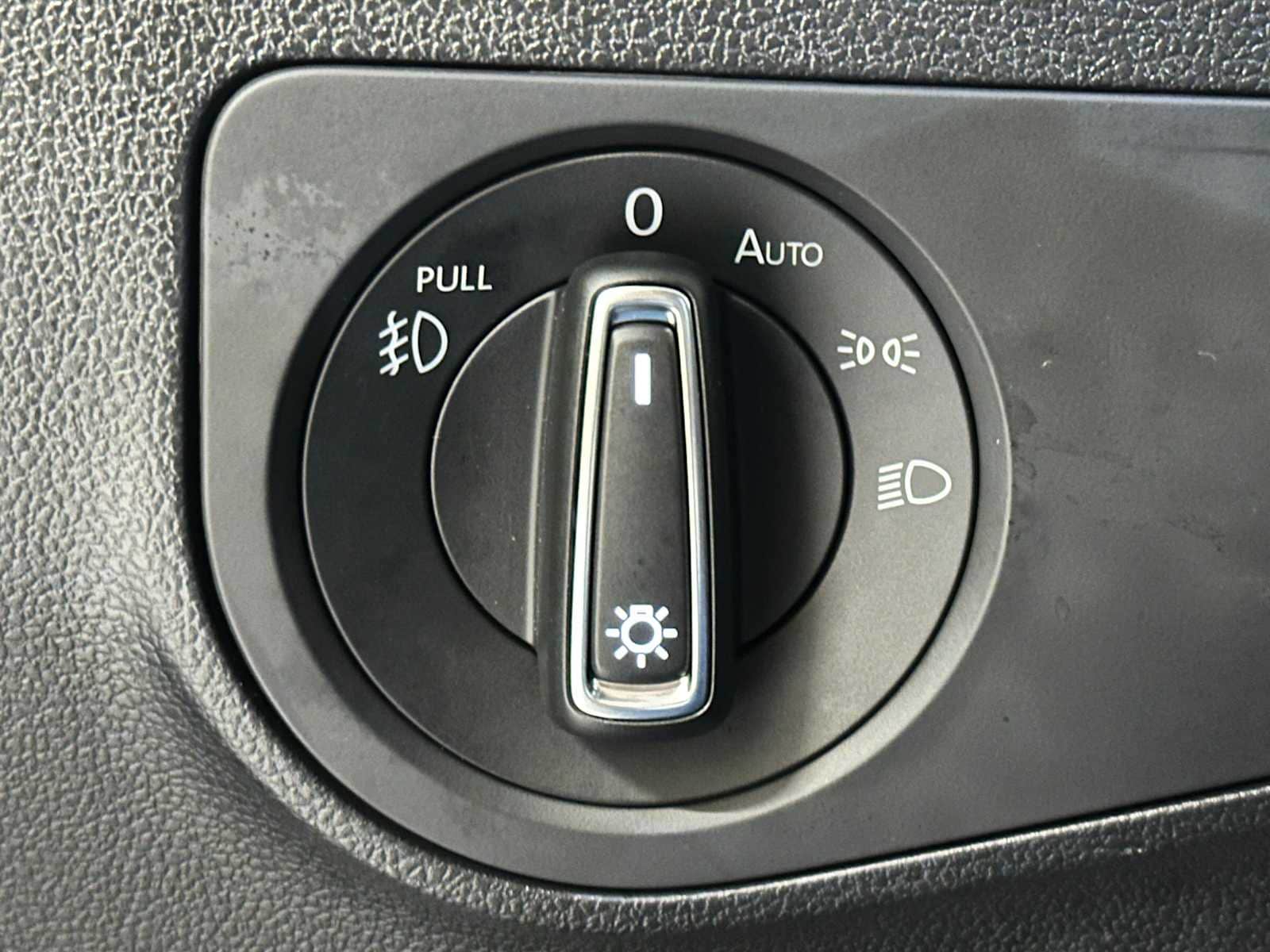 Thumbnail: 2021 Volkswagen Tiguan - 17