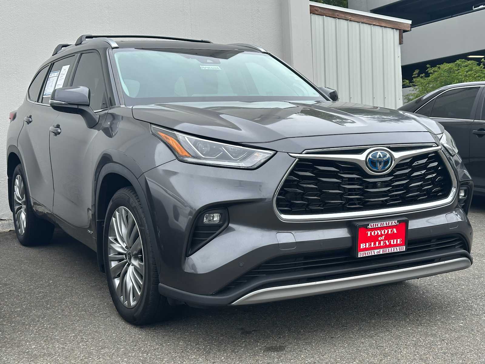Thumbnail: 2022 Toyota Highlander - 3