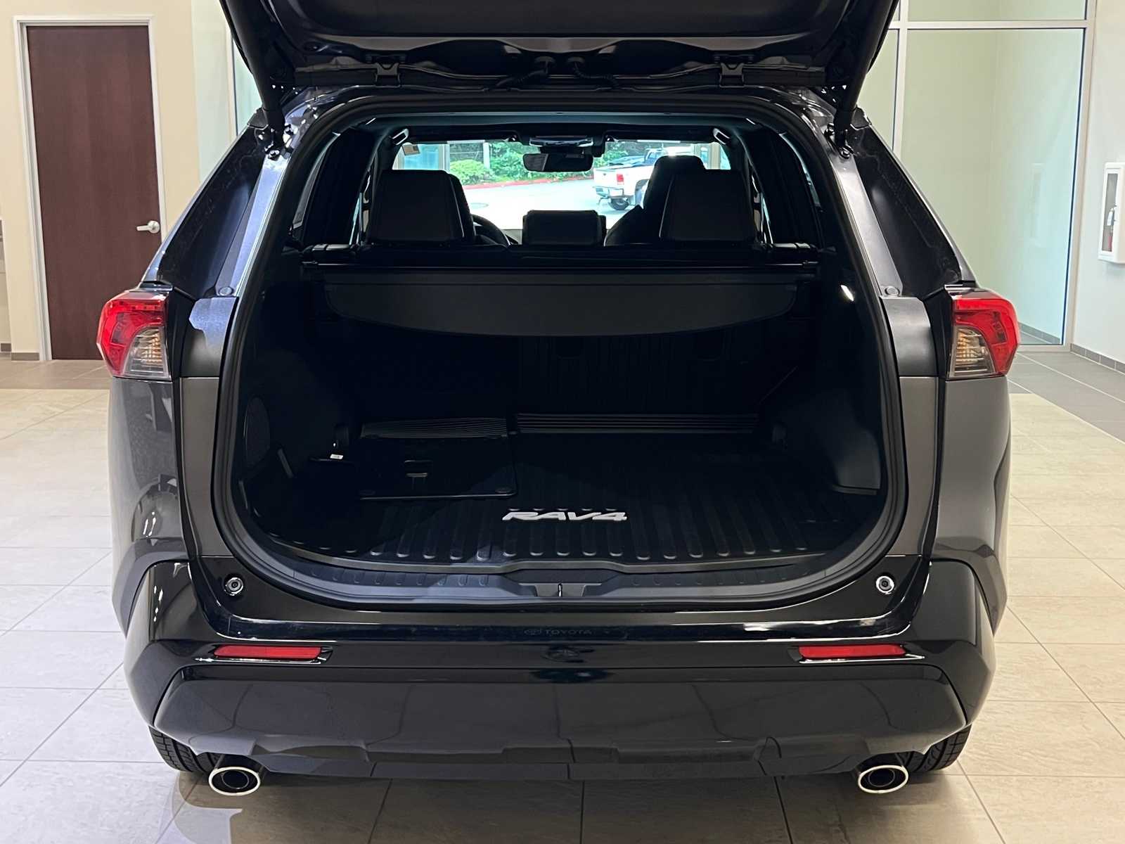 Thumbnail: 2025 Toyota RAV4 - 29