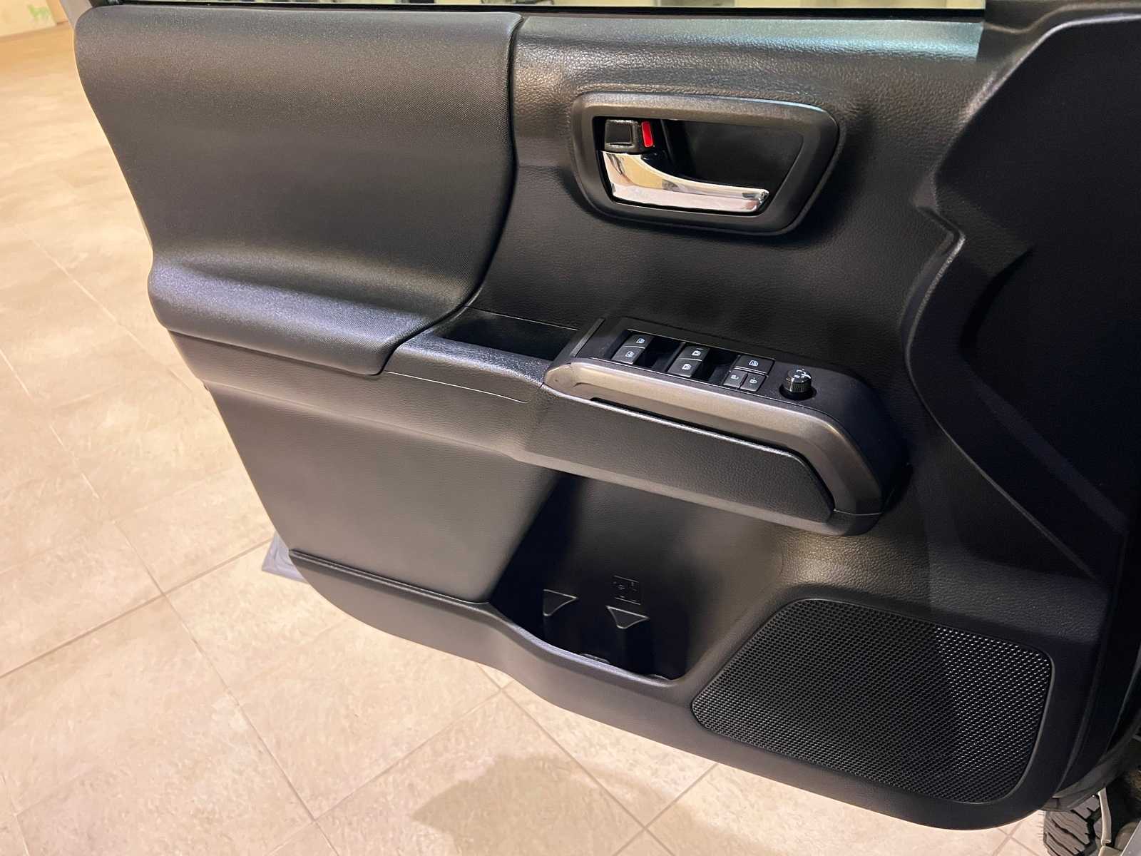 Thumbnail: 2020 Toyota Tacoma - 18