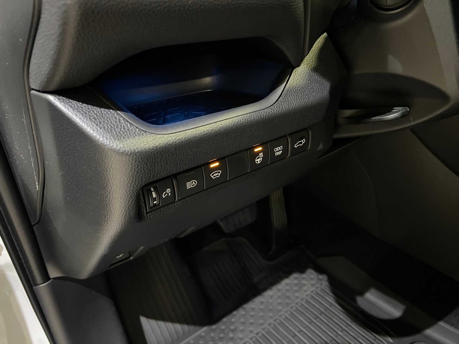 Thumbnail: 2025 Toyota RAV4 - 16